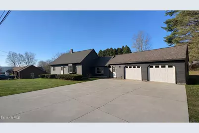 11 Opeechee St, Lanesborough, MA 01237 - Photo 2
