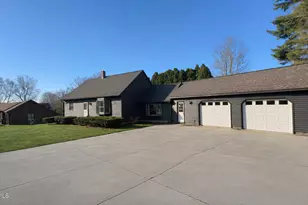 11 Opeechee St, Lanesborough, MA 01237 - Photo 2
