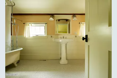 560 Stockbridge Rd, Lee, MA 01238 - Photo 24