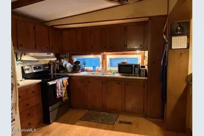 7 Stevens St, Adams, MA 01220 - Photo 2