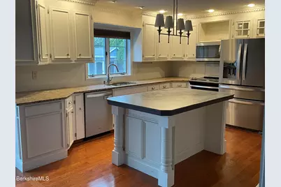 26 Brookside Dr, Pittsfield, MA 01201 - Photo 6