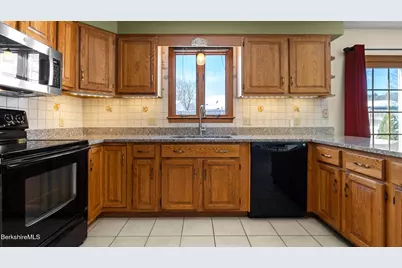 161 Leona Dr, Pittsfield, MA 01201 - Photo 8
