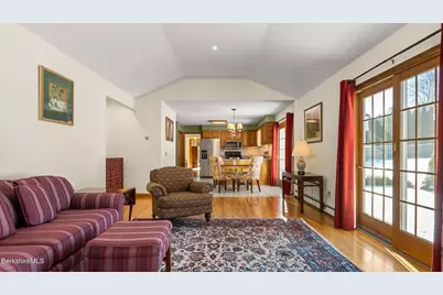 161 Leona Dr, Pittsfield, MA 01201 - Photo 14