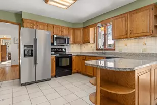 161 Leona Dr, Pittsfield, MA 01201 - Photo 8