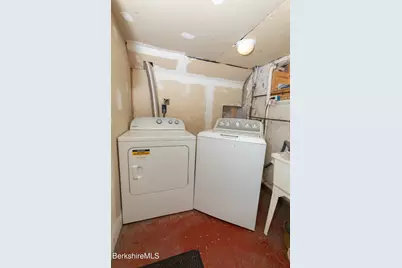 30 Pinehurst Ave, Pittsfield, MA 01201 - Photo 32