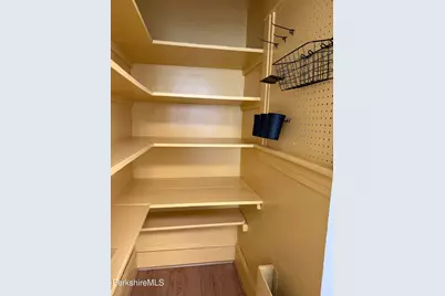 35 Livingston Ave, Pittsfield, MA 01201 - Photo 6