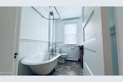 35 Livingston Ave, Pittsfield, MA 01201 - Photo 22