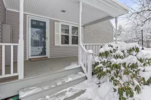 8 Applewood Ln, Pittsfield, MA 01201 - Photo 2