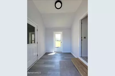 1842 East St, Pittsfield, MA 01201 - Photo 6