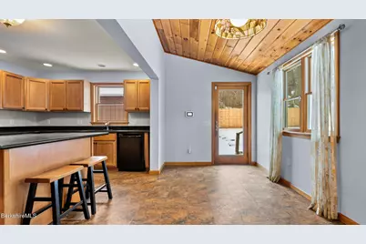 42 Bryant St, Pittsfield, MA 01201 - Photo 8