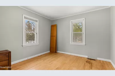 42 Bryant St, Pittsfield, MA 01201 - Photo 8