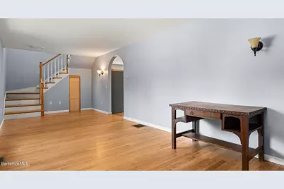 42 Bryant St, Pittsfield, MA 01201 - Photo 4