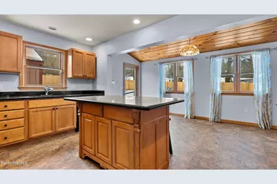 42 Bryant St, Pittsfield, MA 01201 - Photo 6