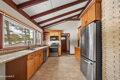 25 Leroi Dr, Pittsfield, MA 01201 - Photo 14