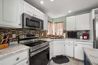 67 Reuter Ave, Pittsfield, MA 01201 - Photo 8