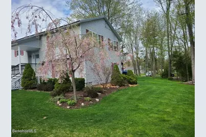 8 Iroquois St, Lanesborough, MA 01237 - Photo 24