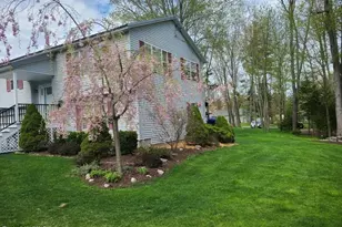 8 Iroquois St, Lanesborough, MA 01237 - Photo 24