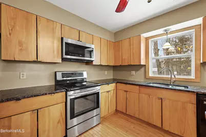 8 Iroquois St, Lanesborough, MA 01237 - Photo 34