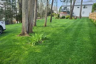 8 Iroquois St, Lanesborough, MA 01237 - Photo 16