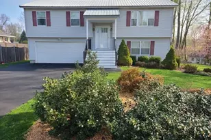 8 Iroquois St, Lanesborough, MA 01237 - Photo 1