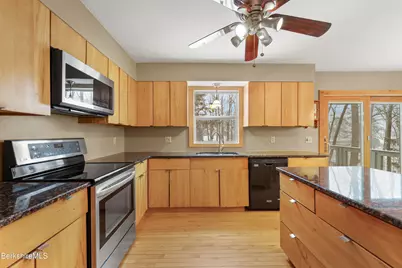 8 Iroquois St, Lanesborough, MA 01237 - Photo 32