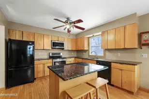 8 Iroquois St, Lanesborough, MA 01237 - Photo 38