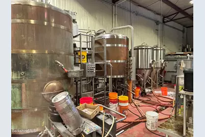 11 Gifford St, Pittsfield, MA 01201 - Photo 8