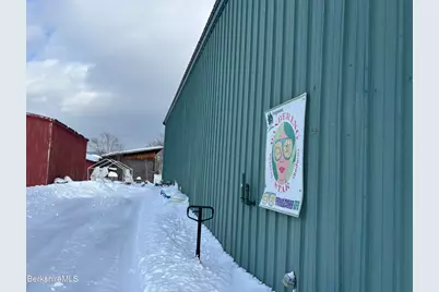 11 Gifford St, Pittsfield, MA 01201 - Photo 4