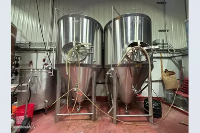 11 Gifford St, Pittsfield, MA 01201 - Photo 6