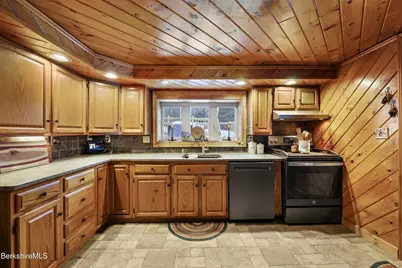 624 River Rd, Clarksburg, MA 01247 - Photo 8