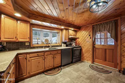 624 River Rd, Clarksburg, MA 01247 - Photo 10