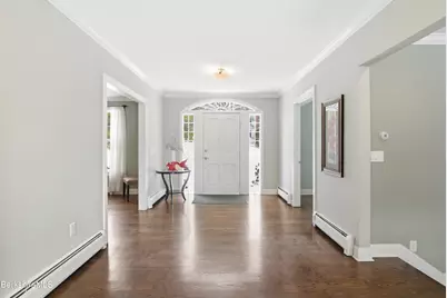 93 Gravesleigh Ter, Pittsfield, MA 01201 - Photo 2