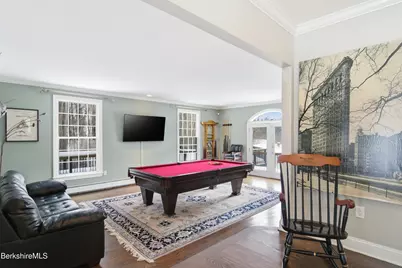 93 Gravesleigh Ter, Pittsfield, MA 01201 - Photo 10