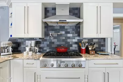 93 Gravesleigh Ter, Pittsfield, MA 01201 - Photo 18