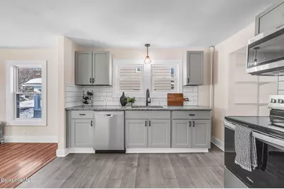 40 Roland St, Pittsfield, MA 01201 - Photo 4