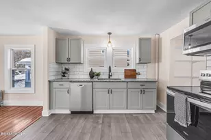 40 Roland St, Pittsfield, MA 01201 - Photo 4