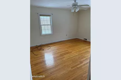 112 Sampson Pkwy, Pittsfield, MA 01201 - Photo 6