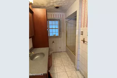 112 Sampson Pkwy, Pittsfield, MA 01201 - Photo 12