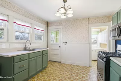 18 Meadow Ln, Pittsfield, MA 01201 - Photo 14