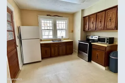 71 Dickinson Ave, Pittsfield, MA 01201 - Photo 12