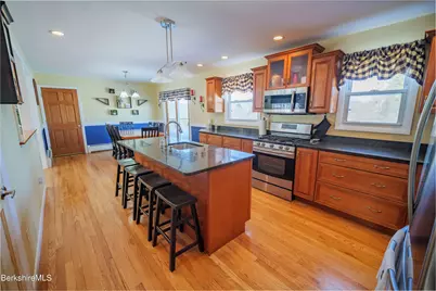 582 East New Lenox Rd, Pittsfield, MA 01201 - Photo 6