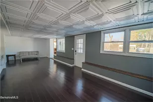 582 E New Lenox Rd, Pittsfield, MA 01201 - Photo 16