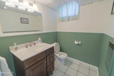 582 East New Lenox Rd, Pittsfield, MA 01201 - Photo 20