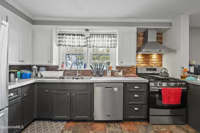 121 Elberon Ave, Pittsfield, MA 01201 - Photo 12