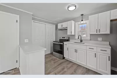 131 Center St, Lee, MA 01238 - Photo 16