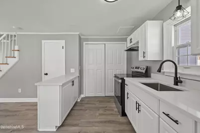 131 Center St, Lee, MA 01238 - Photo 18