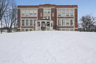 81 Dartmouth St, Pittsfield, MA 01201 - Photo 1