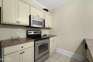 33 Maplewood Ave, Pittsfield, MA 01201 - Photo 20