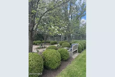 33 Maplewood Ave #103, Pittsfield, MA 01201 - Photo 30