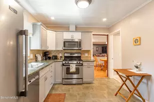 561 Pecks Rd, Pittsfield, MA 01201 - Photo 20